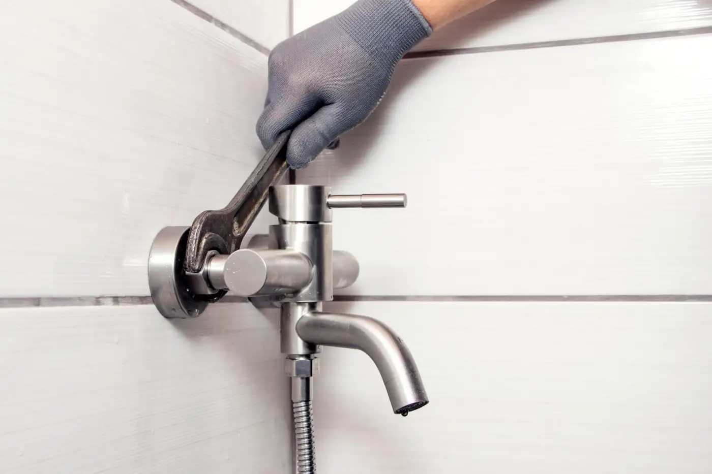 A fitter setting out tiles in a part-renovated bathroom